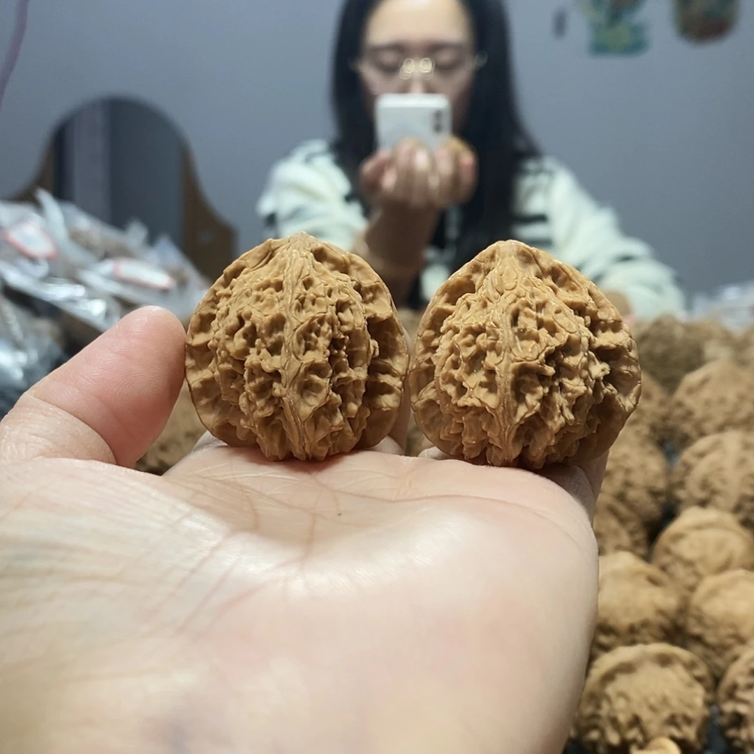 文玩核桃吊坠蚂蚁沟36+黄