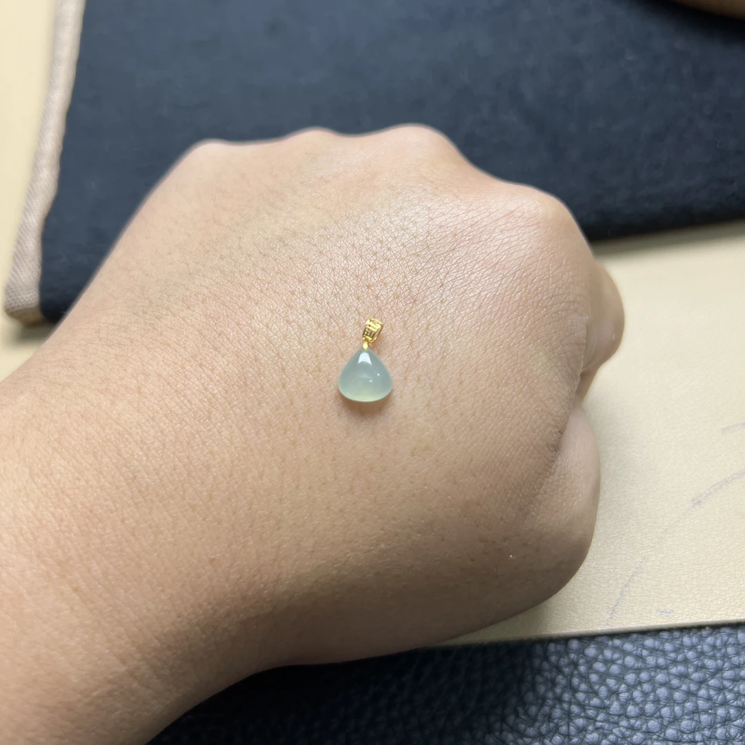 翡翠水滴吊坠冰种水头好18K金滴水成财好运女士高贵