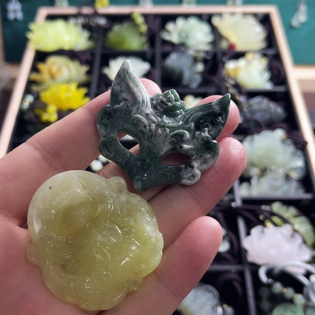 蛇纹石玉未镶嵌颈饰