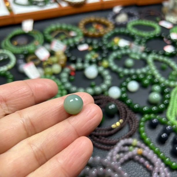 俄碧和田玉粉青猫眼12mm