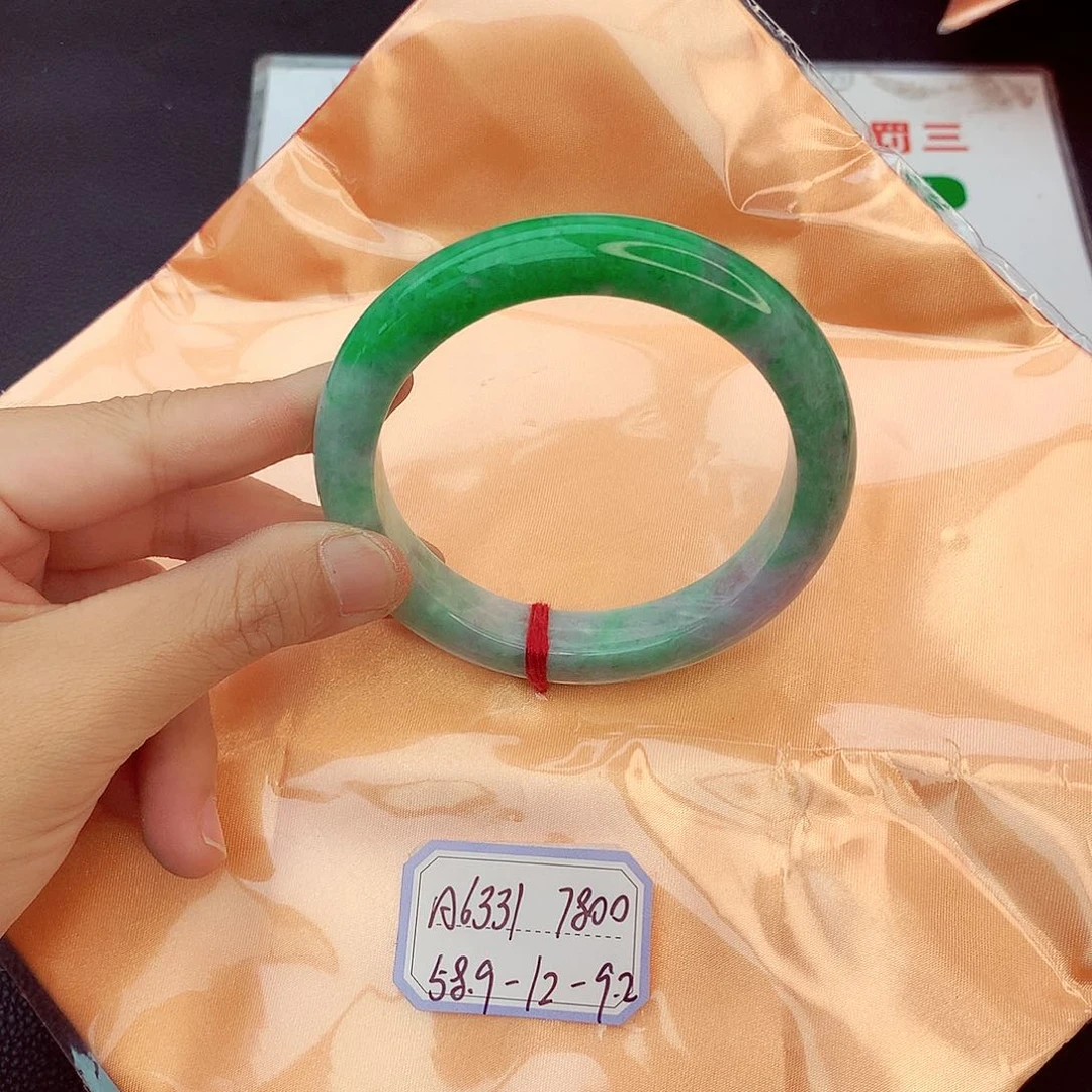 翡翠手镯未镶嵌翡翠