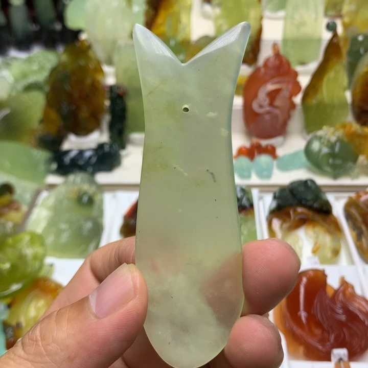 蛇纹石玉未镶嵌珠宝奇石