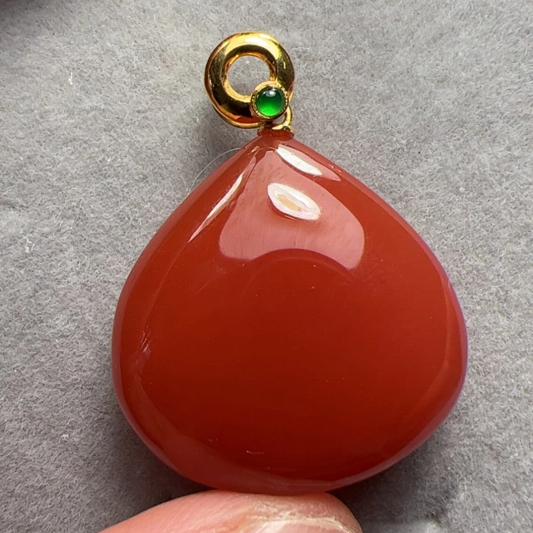 18K金镶嵌吊坠南红玛瑙