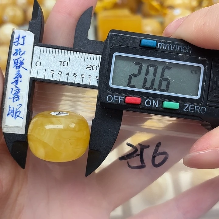 未镶嵌蜜蜡裸石利****长蜜蜡