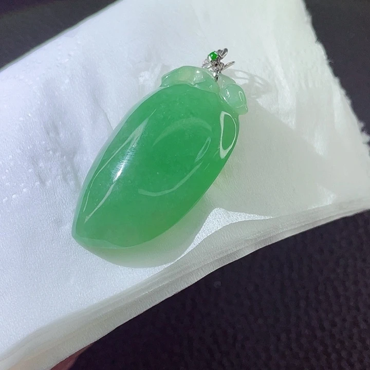 翡翠颈饰18K金镶嵌翡翠