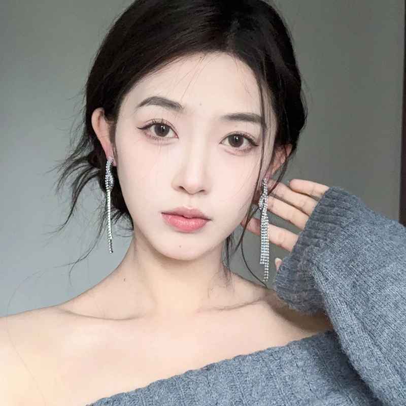 oushipei/欧诗佩 铜合金合成锆石耳饰 轻奢高级感闪钻流苏耳环女