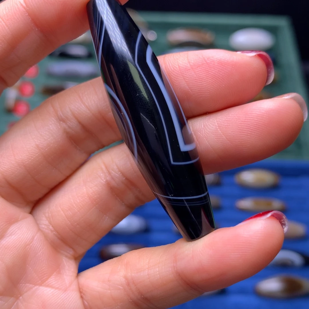 昂***扎玛瑙/玉髓未镶嵌颈饰