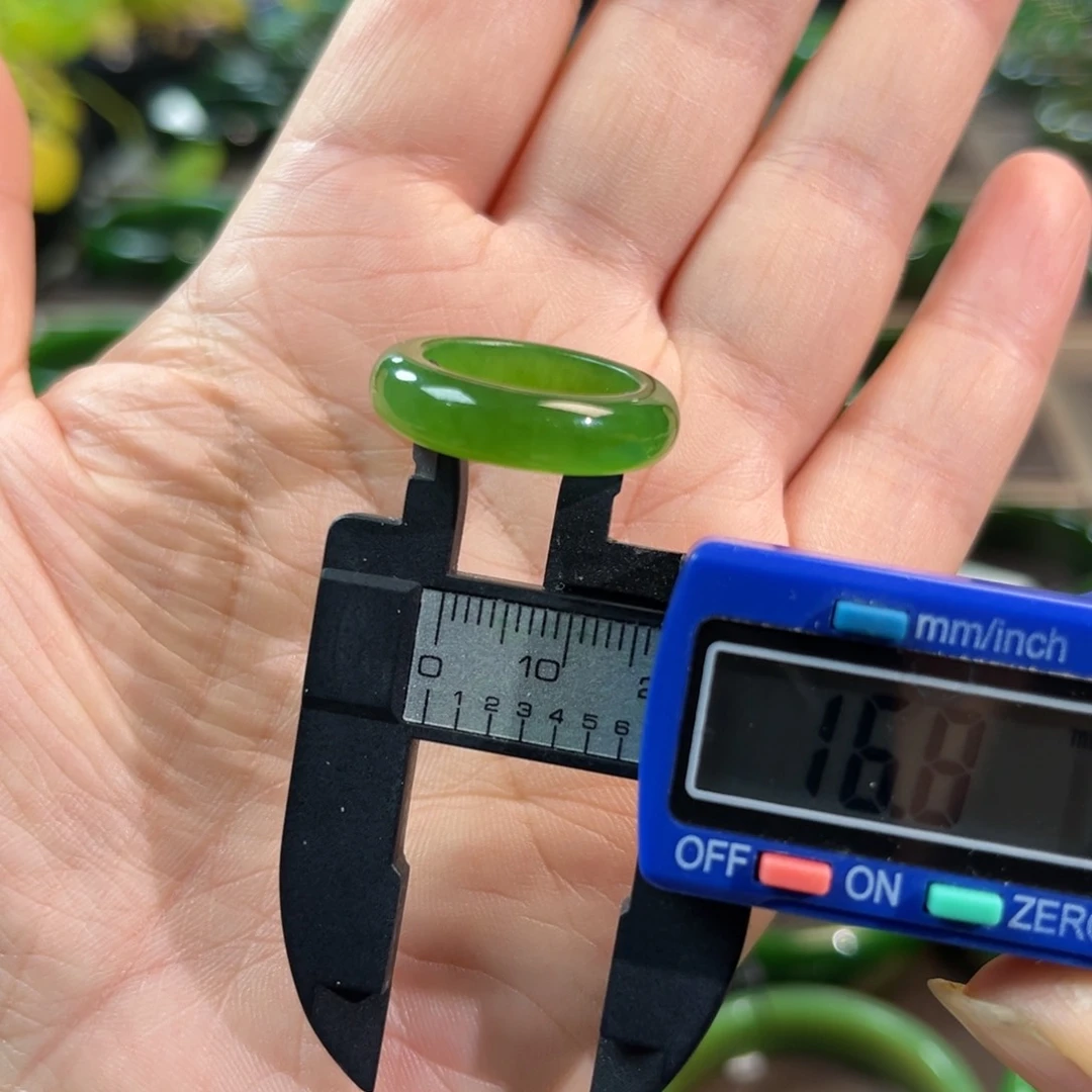 未镶嵌戒指和田玉（碧玉）