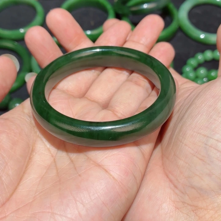 和田玉（碧玉）未镶嵌手镯