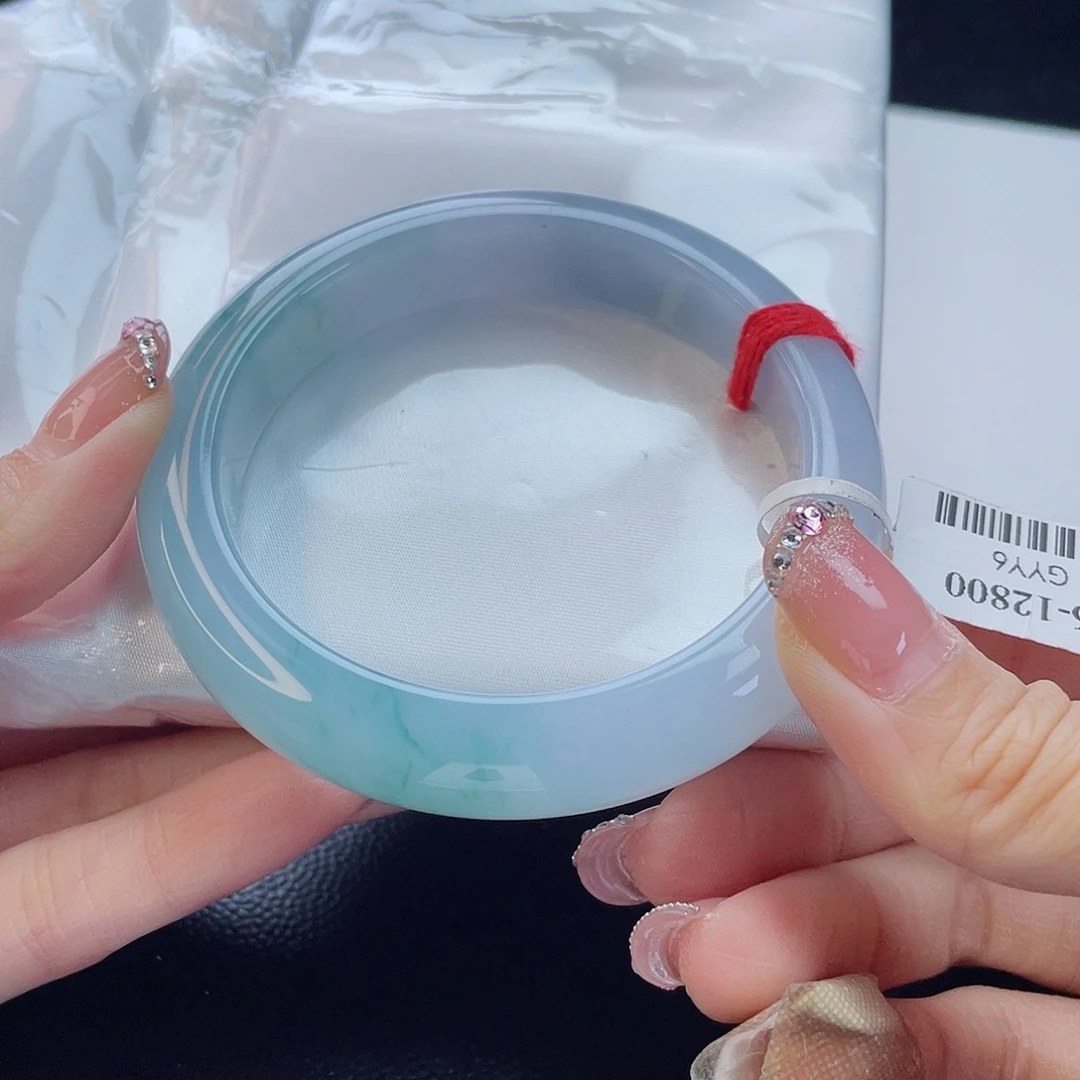 翡翠手镯未镶嵌翡翠