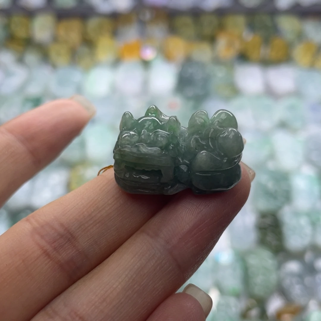颈饰未镶嵌翡翠貔貅