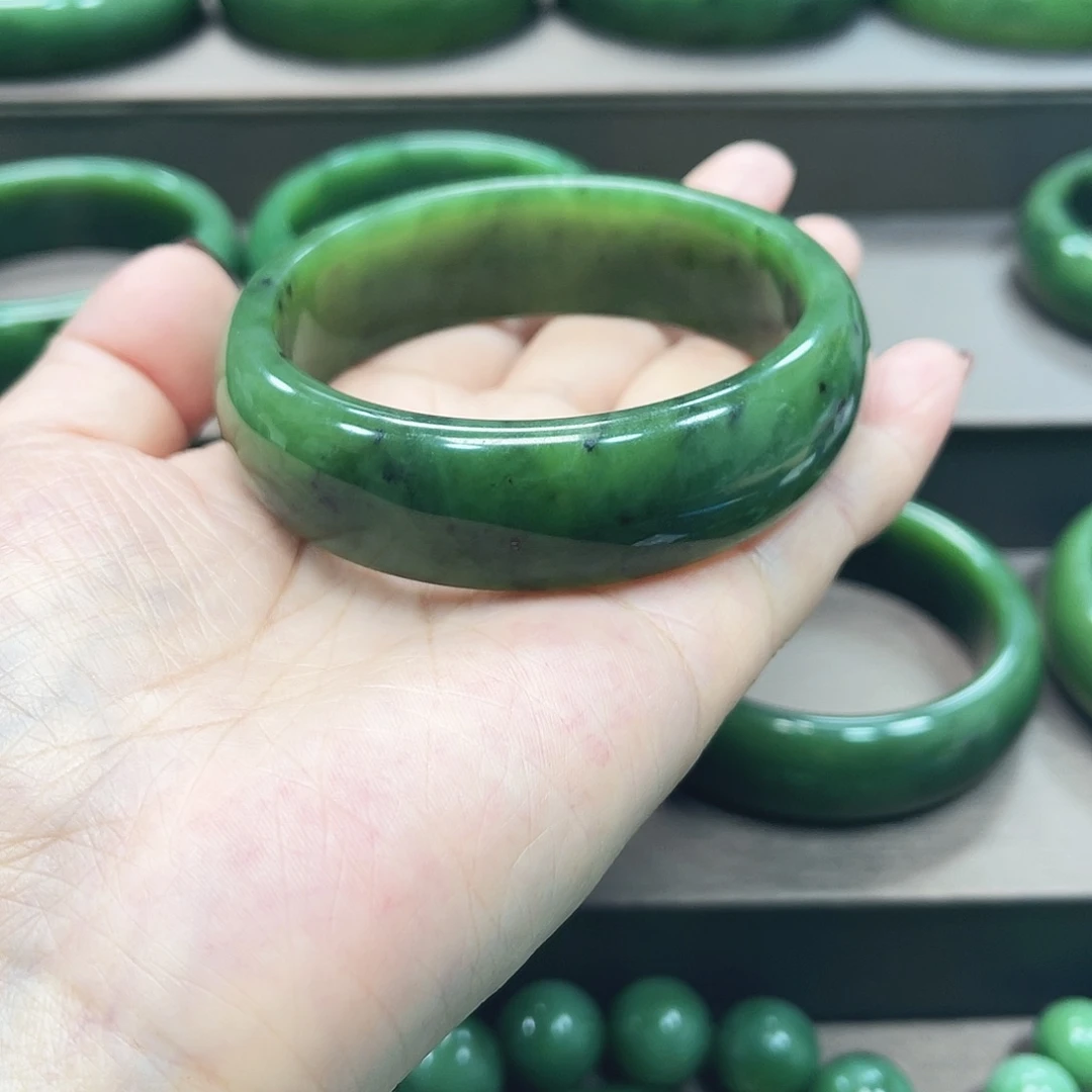和田玉（碧玉）未镶嵌手镯