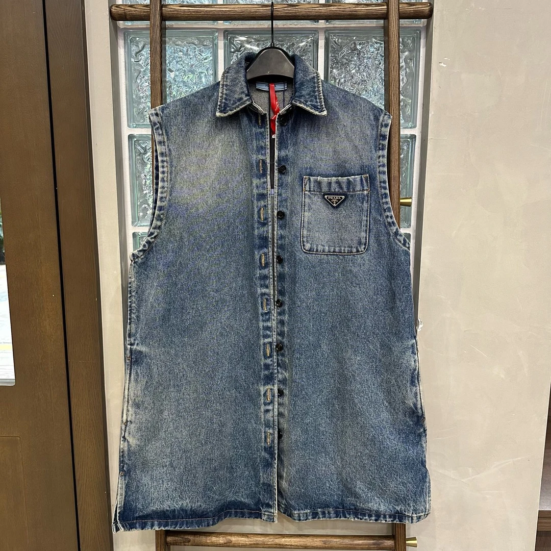 全新未使用 Prada/普拉达 金属三角标牛仔连衣裙外套 36码