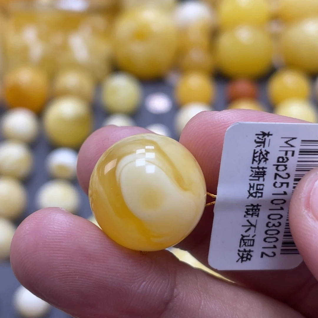 苍***泽蜜蜡未镶嵌裸石17mm瑕疵