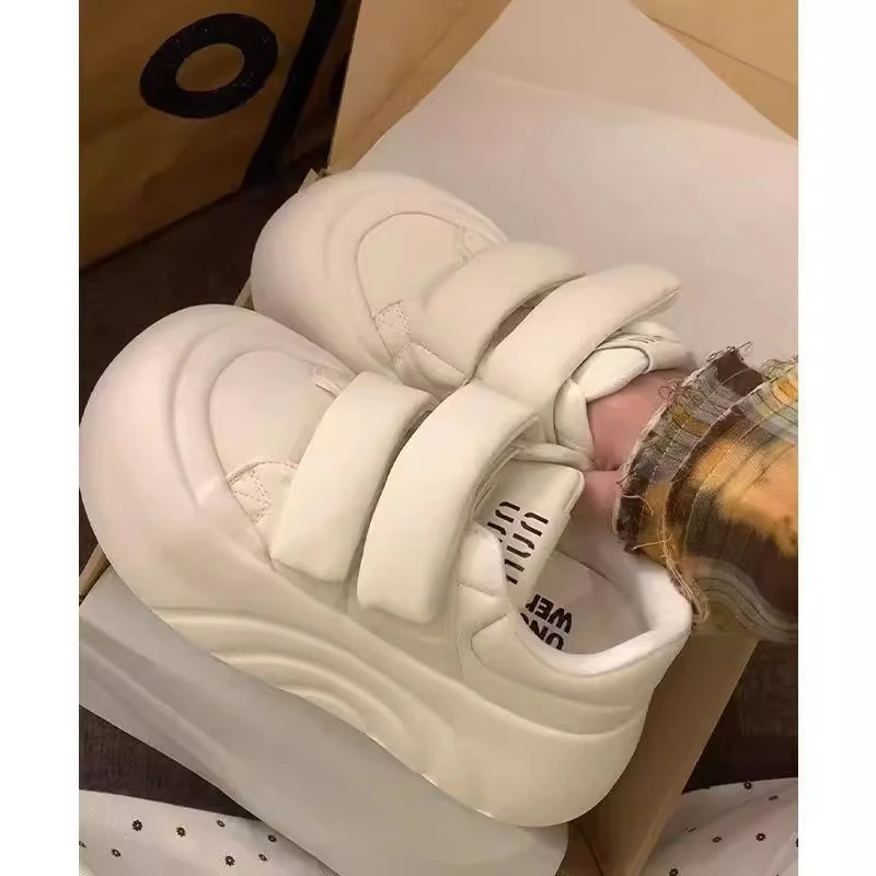白色运动鞋女春秋季增高厚底小白鞋魔术贴丑萌板鞋松糕圆头面包鞋