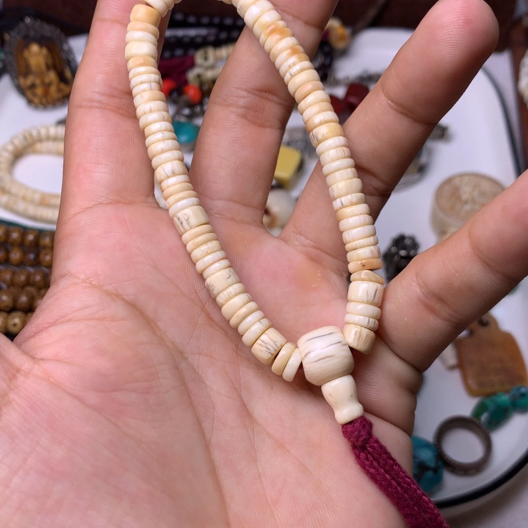 玻璃颈饰藏传小元素