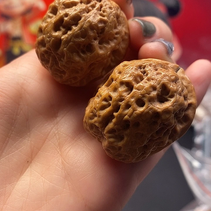 文玩核桃吊坠我在外面吃饭