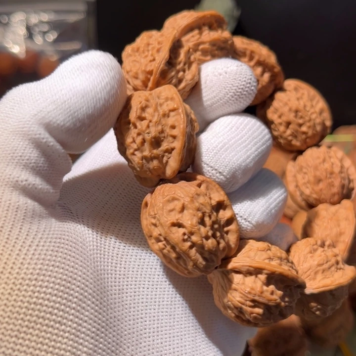 文玩核桃手串…………33