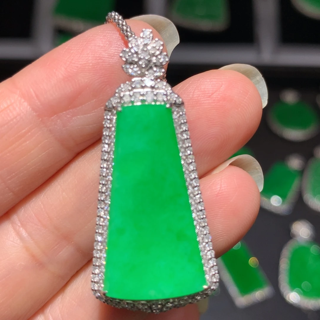 翡翠颈饰18K金镶嵌翡翠