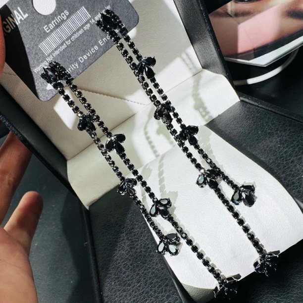 铜合金合成锆石耳饰 黑色长款蝴蝶结耳环甜酷风修饰脸型百搭气质