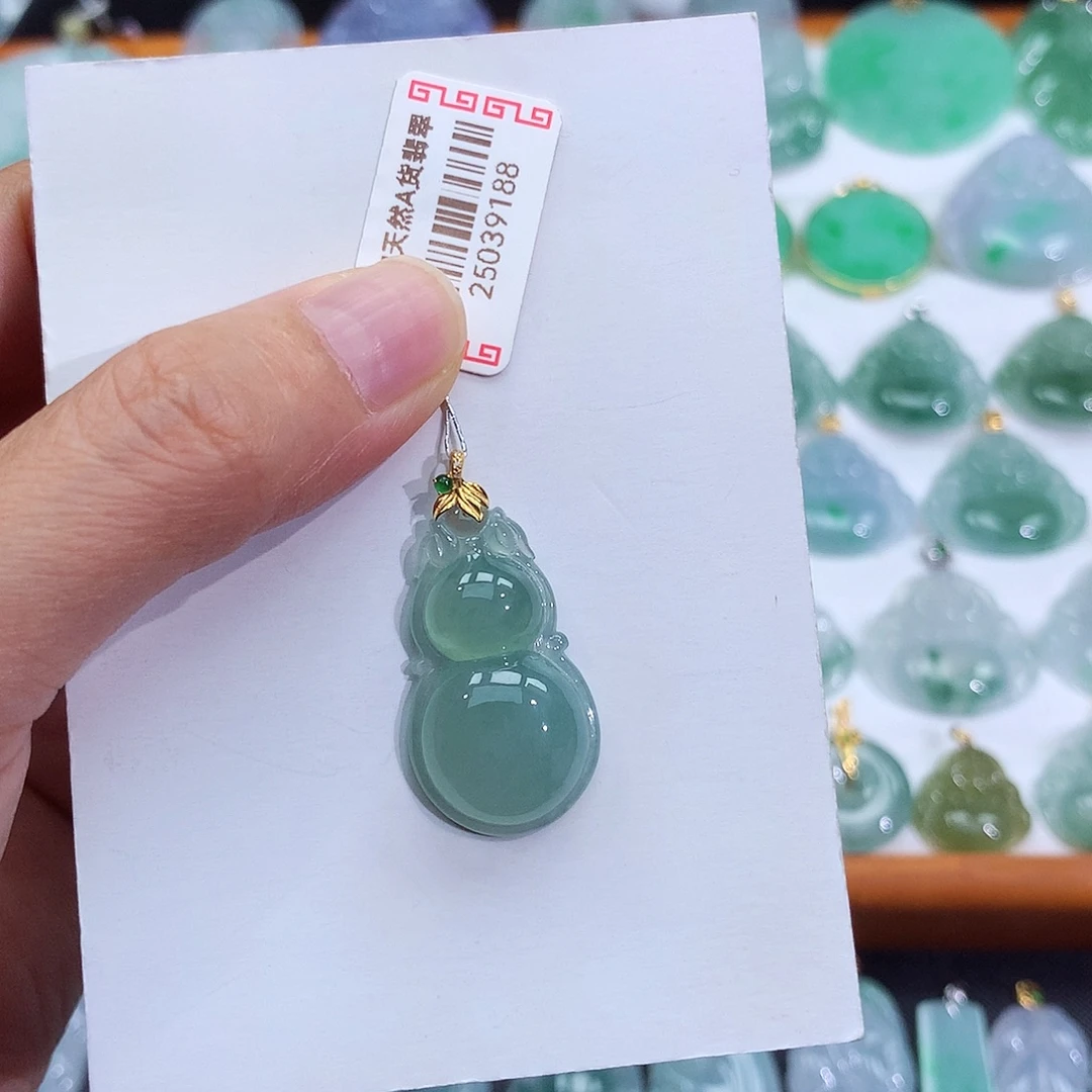 翡翠18K金镶嵌颈饰翡翠吊坠