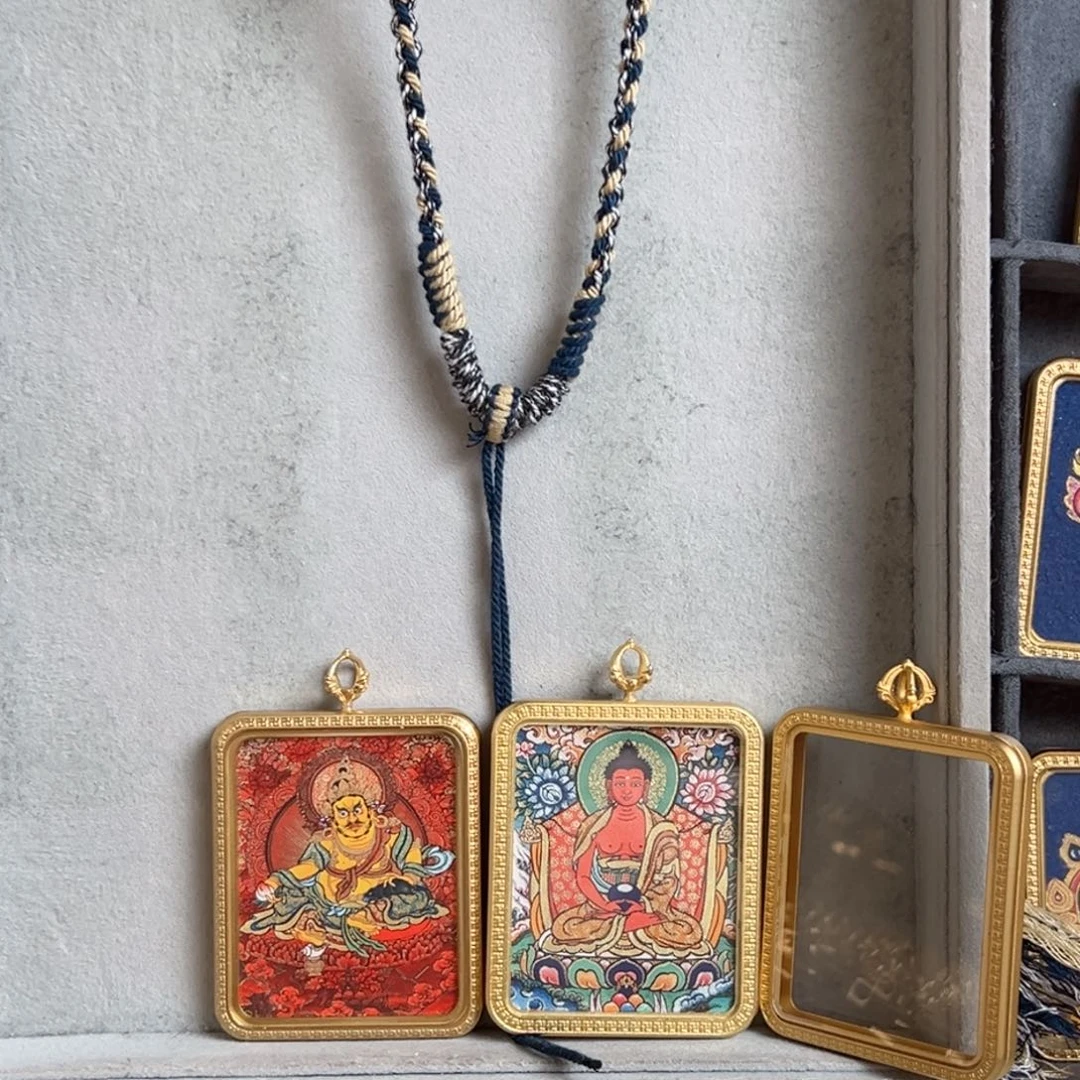 吊坠会***?双面铜壳黄老爷阿弥唐卡