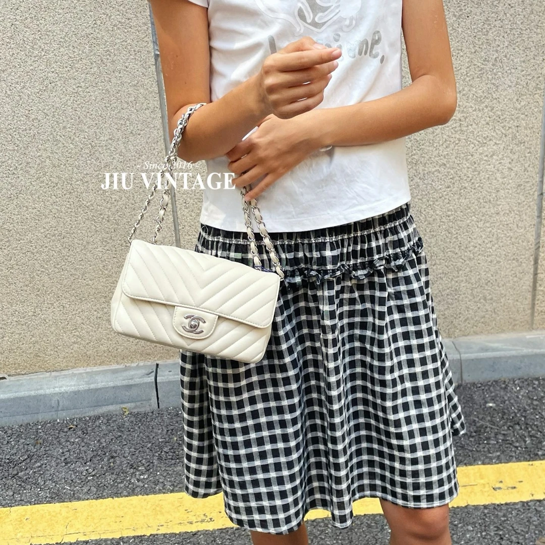 99新 Chanel/香奈儿 cf大mini米色V纹31开BJM20-0048