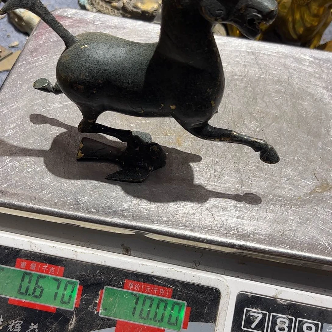 郑****行微瑕疵黄铜摆件工艺品