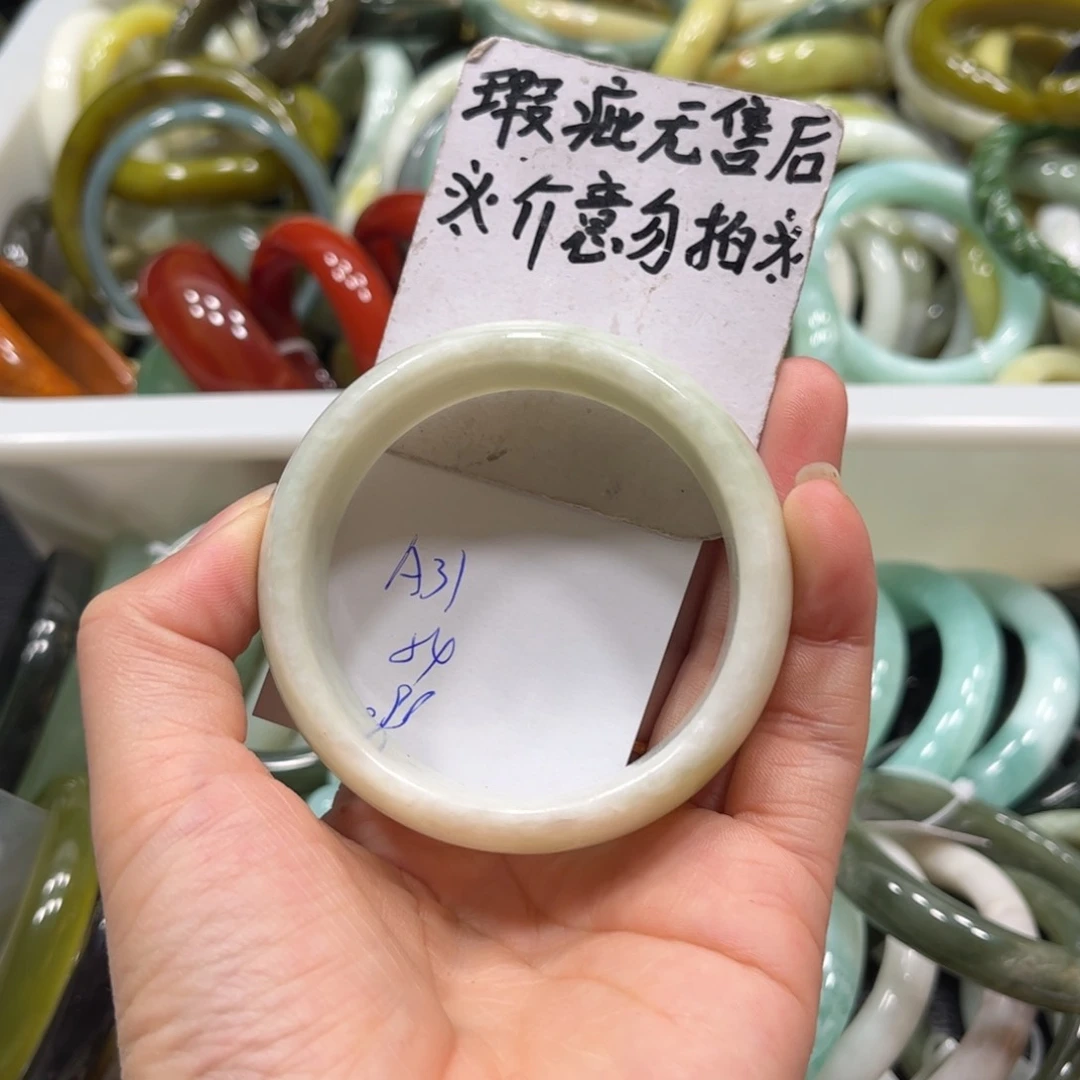 蛇纹石玉手镯未镶嵌