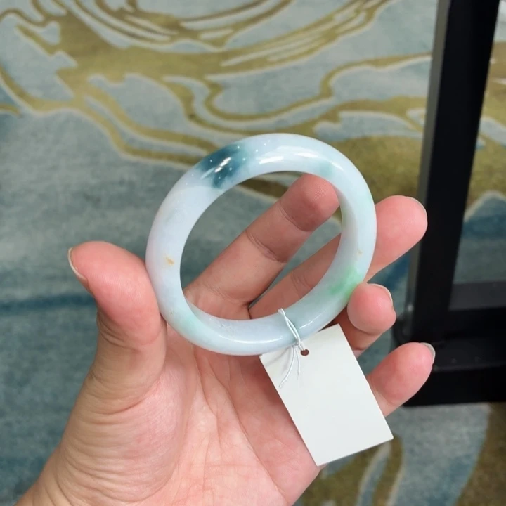 翡翠手镯未镶嵌翡翠手镯