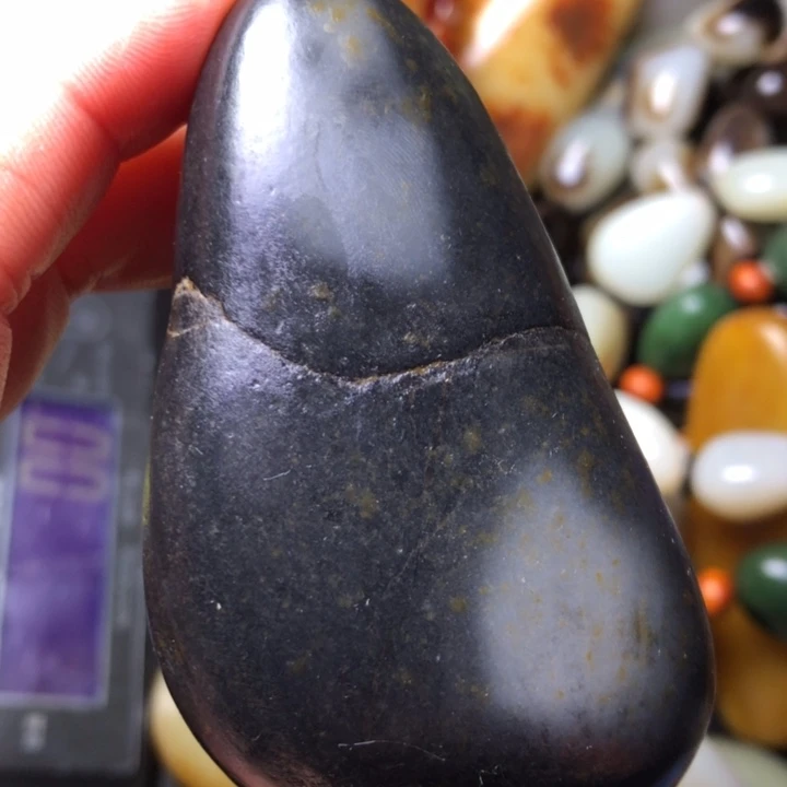 和田玉（翠青玉）未镶嵌珠宝奇石