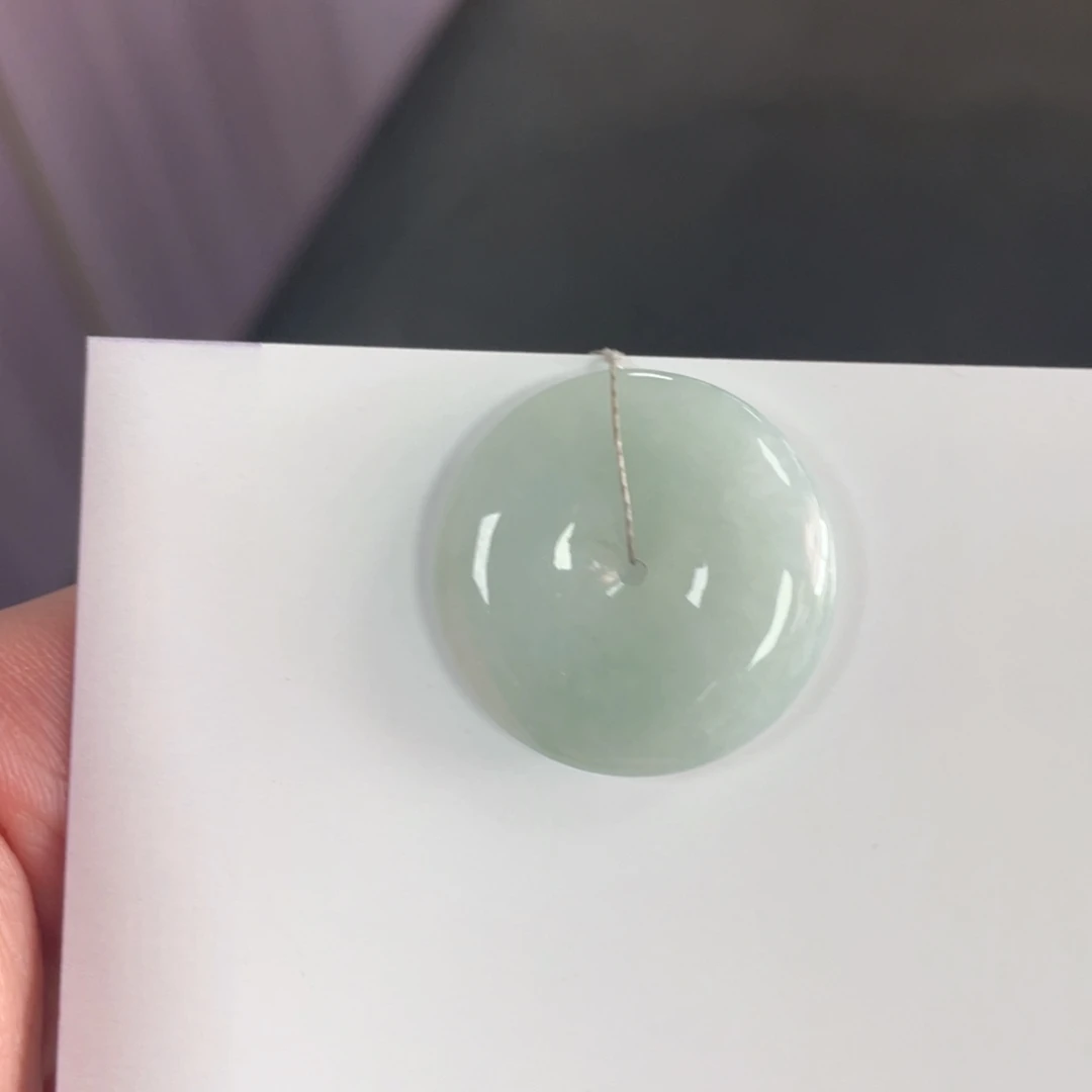翡翠颈饰未镶嵌平安扣