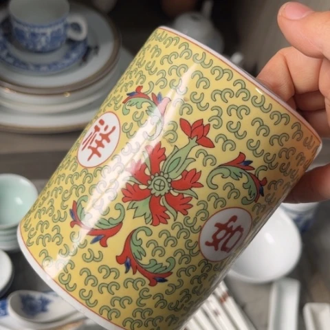 其他瓷笔筒一个陶瓷