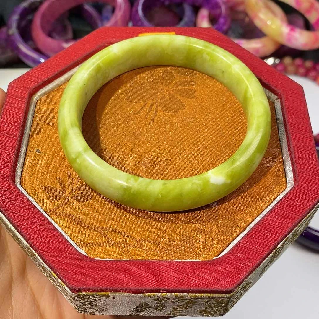 无无玉化绿丝绒手镯60 ，40号