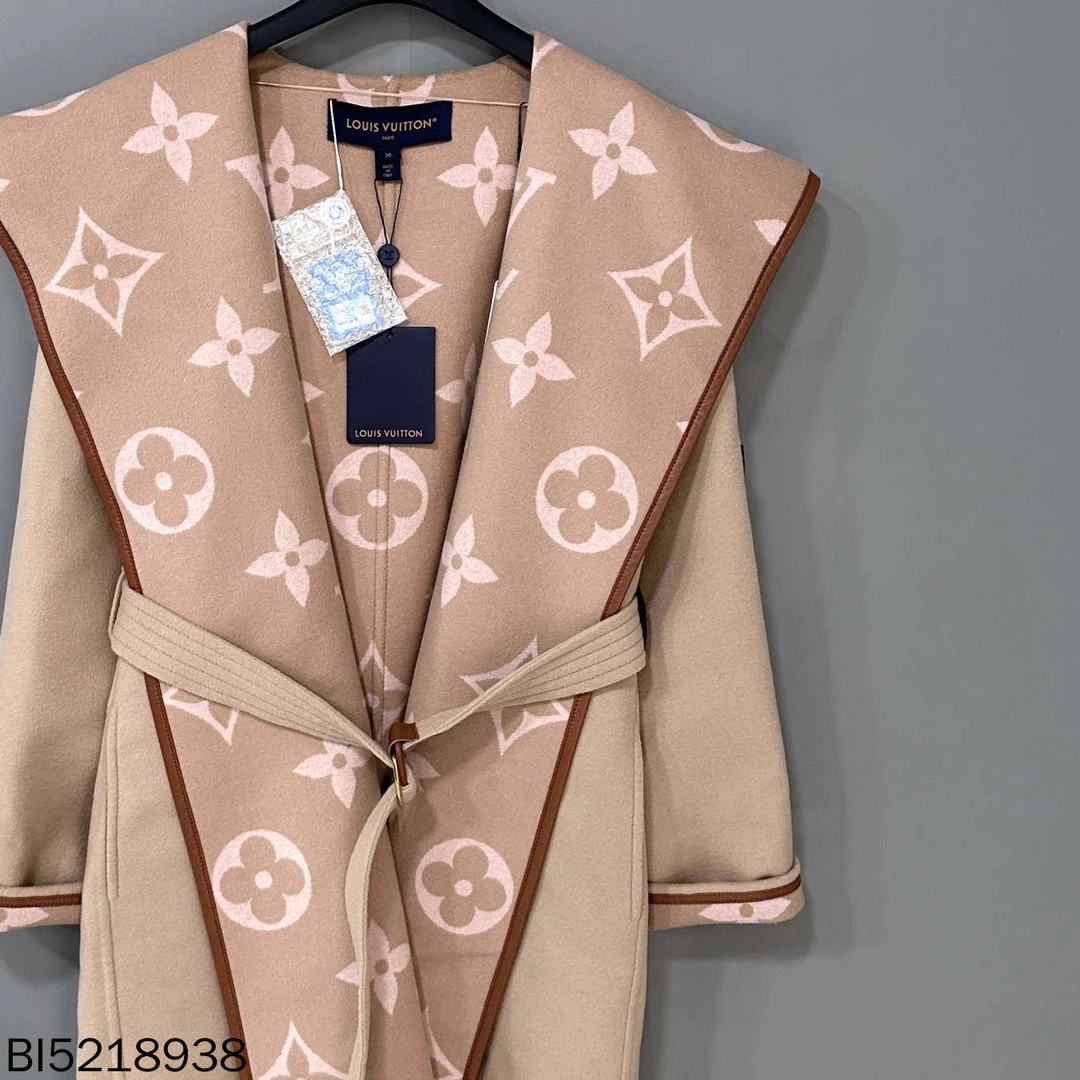 未使用 LouisVuitton/路易威登 裸粉色满印浴袍大衣/36码/18938