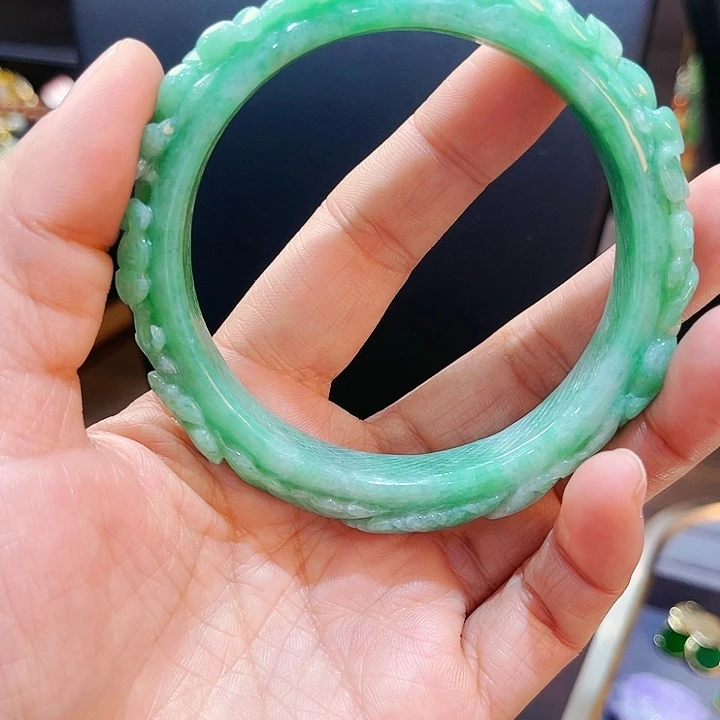 翡翠颈饰未镶嵌手镯60.5口