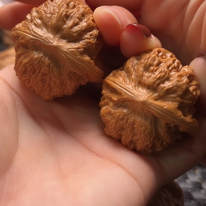 文玩核桃把件40血麒麟