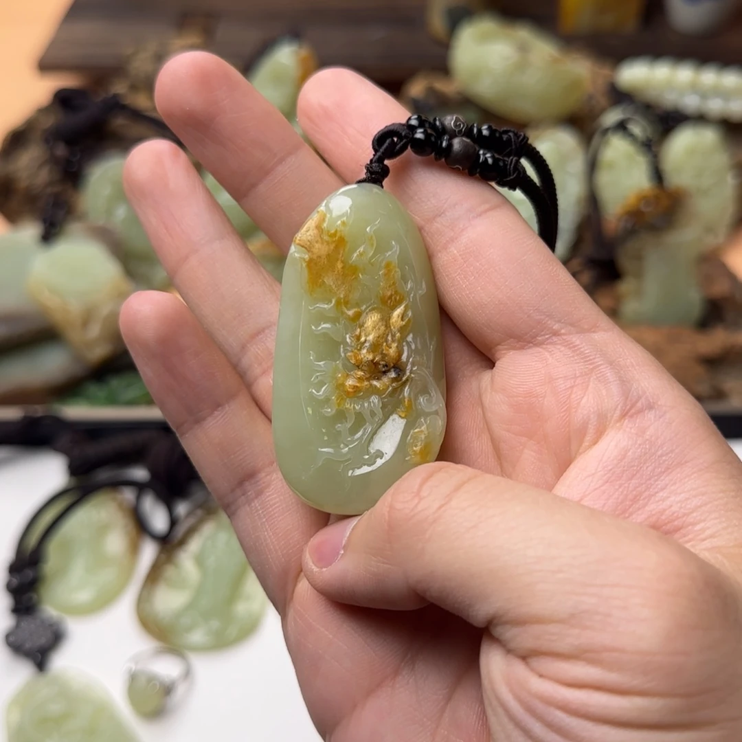 岫岩河磨玉（透闪石质玉）未镶嵌颈饰龙牌