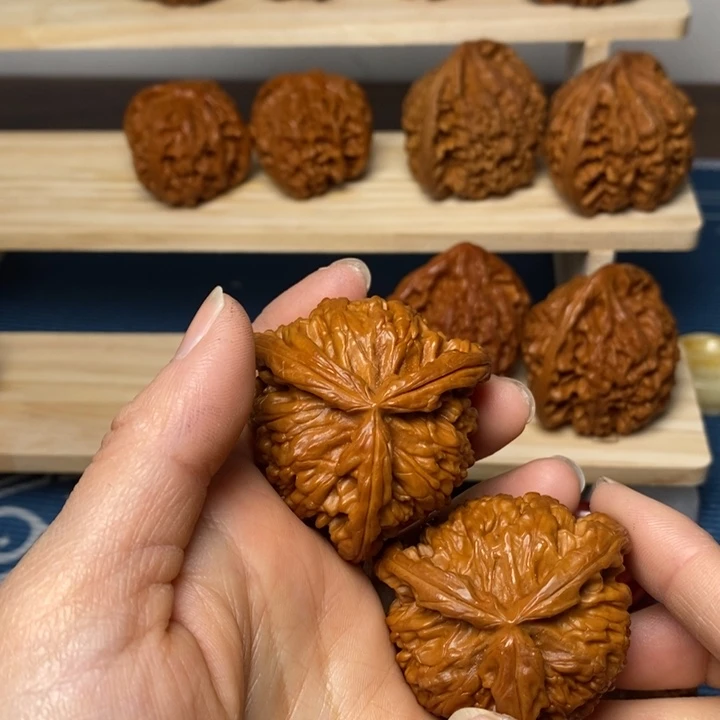 子***化文玩核桃把件三棱