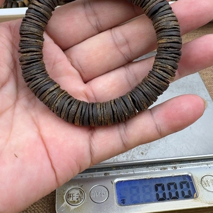 ✺***メ沉香手串乌身手串13克