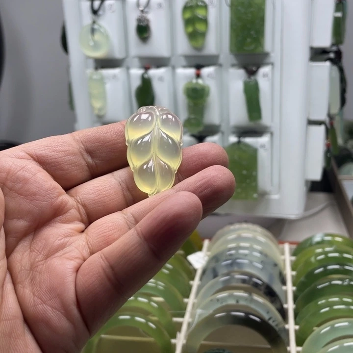 蛇纹石玉合金颈饰