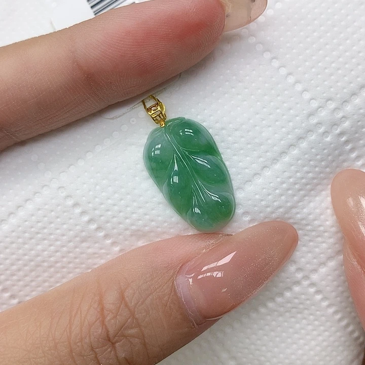 颈饰18K金镶嵌翡翠