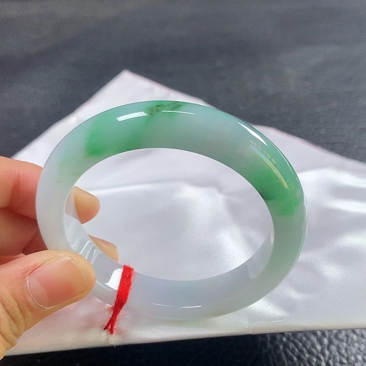 翡翠未镶嵌手镯52圈