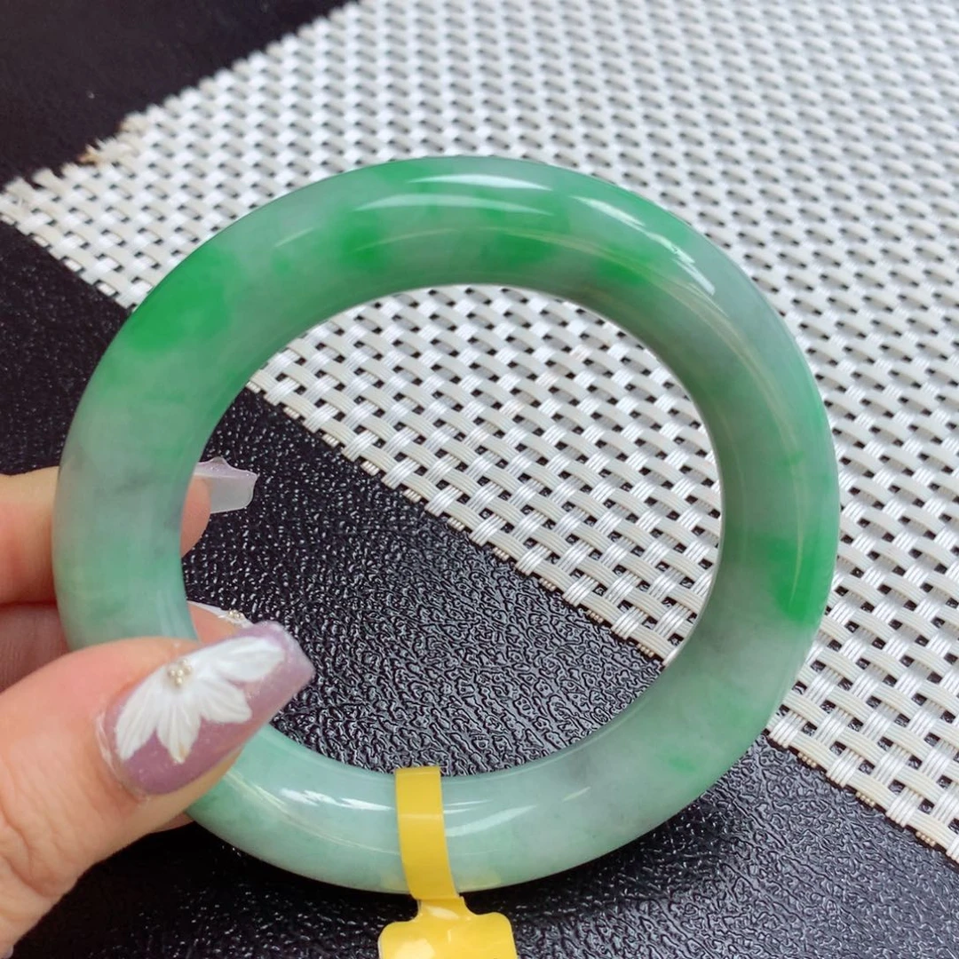 翡翠手镯未镶嵌缅甸