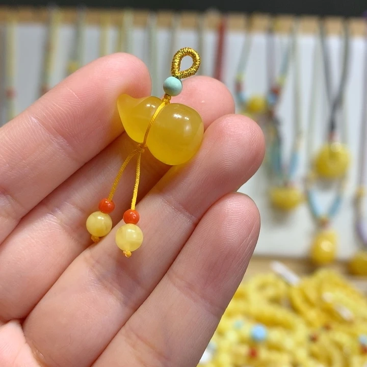 蜜蜡未镶嵌裸石配饰