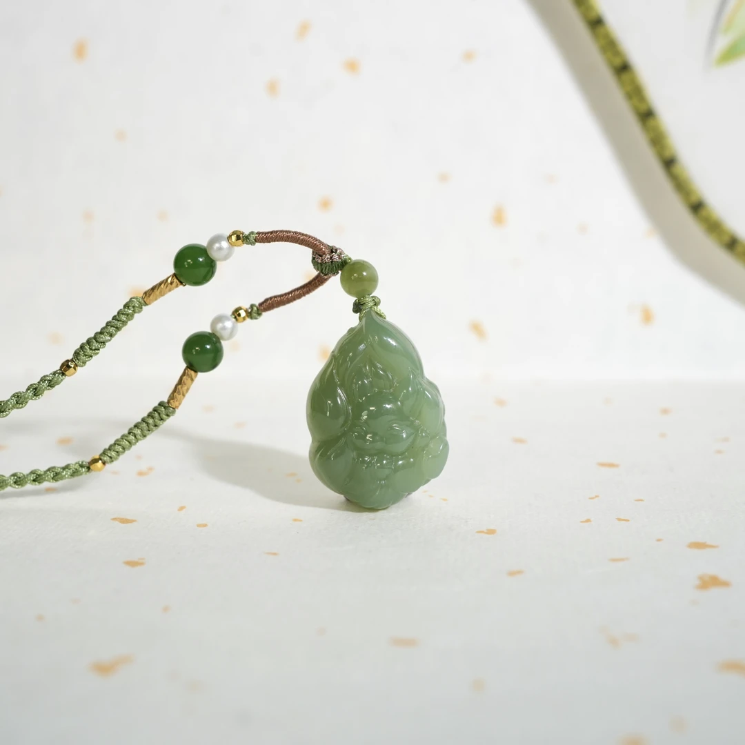 上等纯天然和田玉正宗俄罗斯老坑料碧玉粉青猫眼凤九狐仙吊坠女款