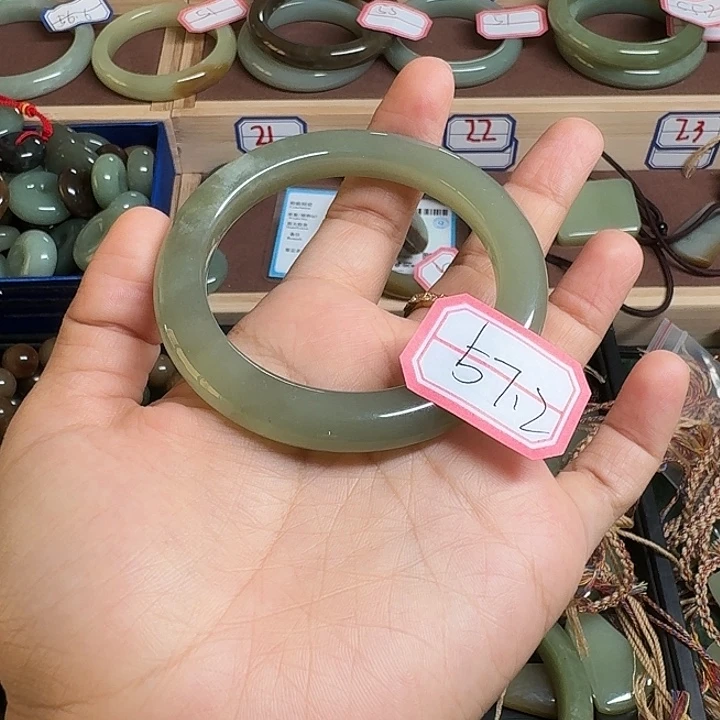 未镶嵌手镯和田玉（糖玉）