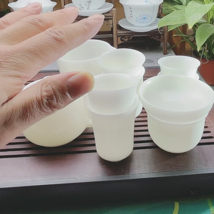 你上去那个那个英文字母的我也