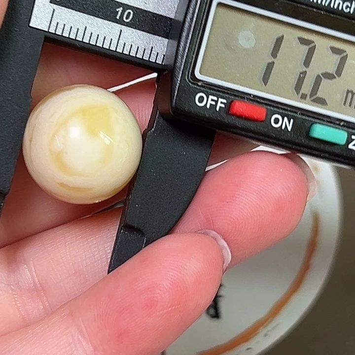 蜜蜡未镶嵌裸石微瑕643