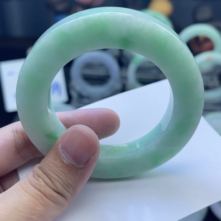 定制翡翠未镶嵌手镯